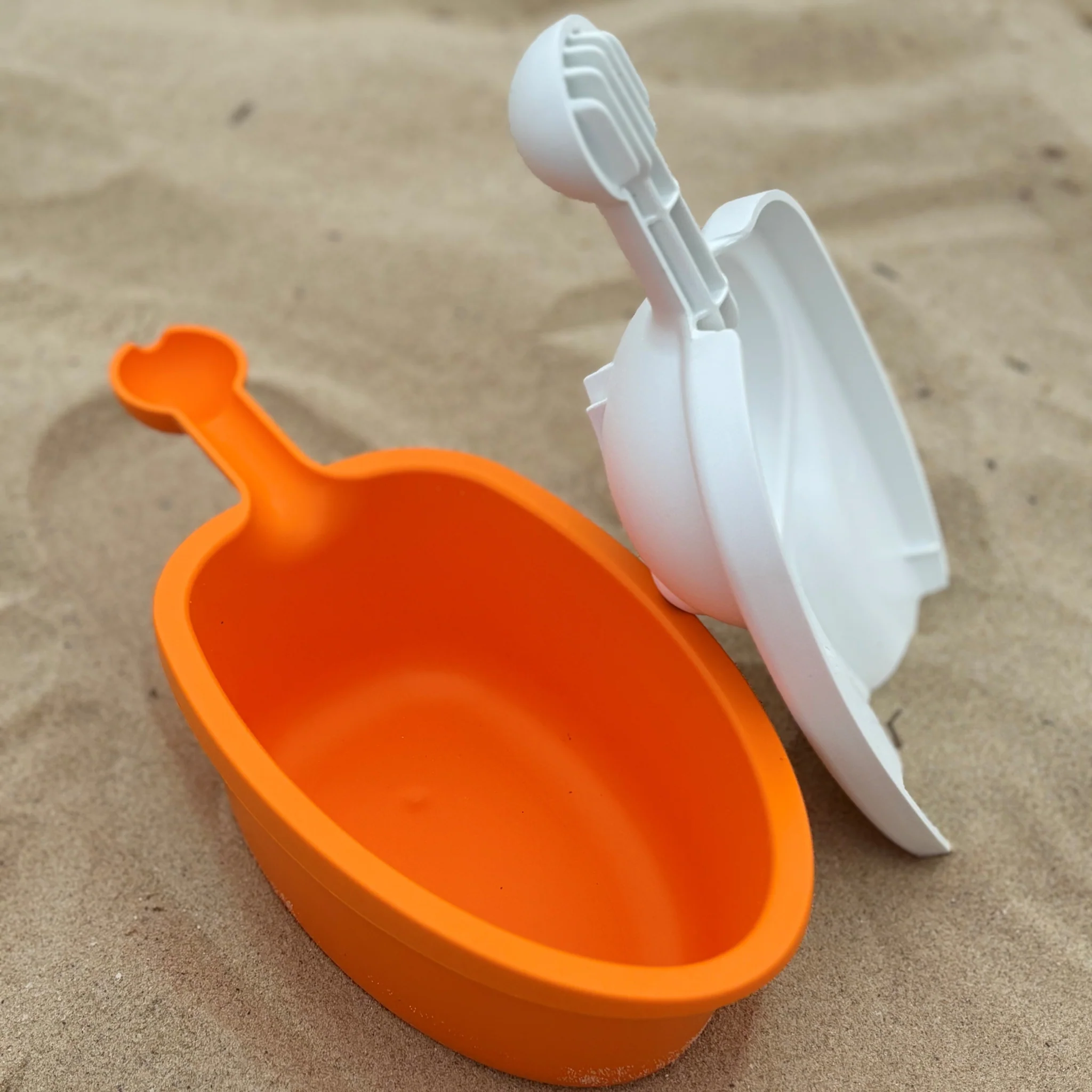 Happy Planet Toys | Pelican Bucket & Spade Set