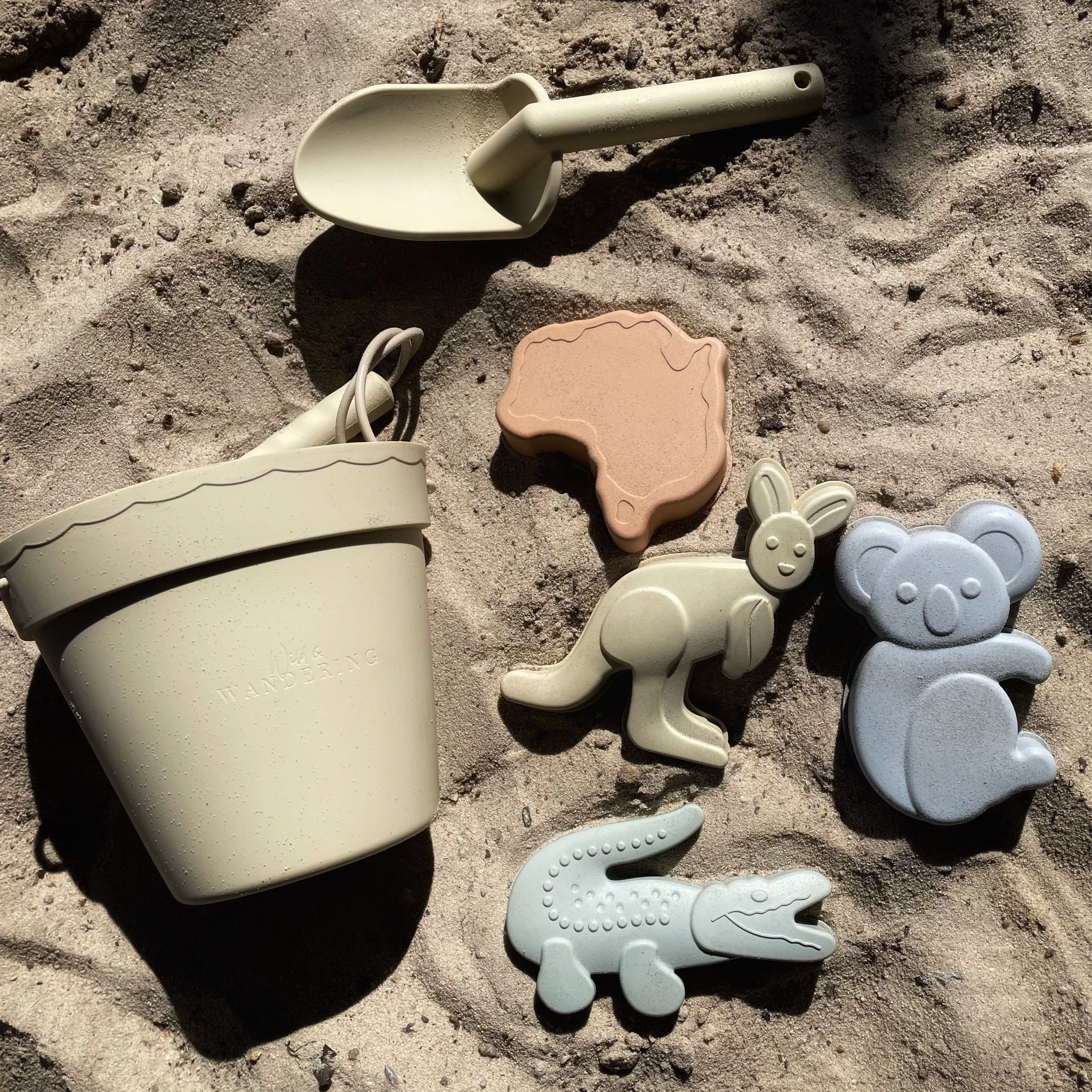 Silicone Beach Bucket Set with Australian Animal Moulds